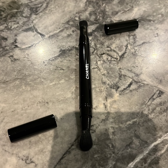 Chanel RETRACTABLE eyeshadow brush N°200 - Picture 2 of 2